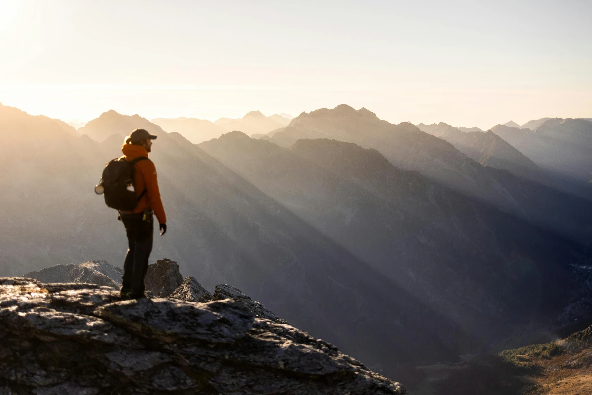 Sunrise summit walks from Pahadi House — Himalayan dawn treks in Uttarakhand