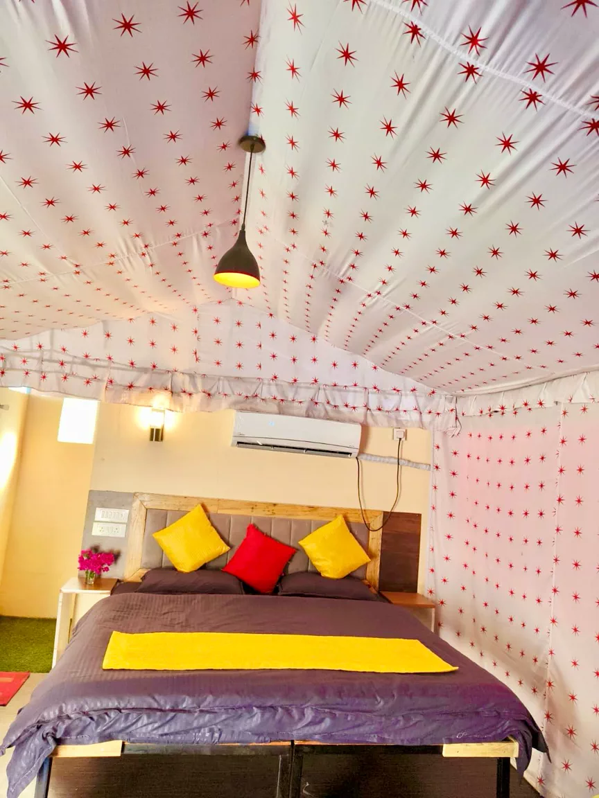Couples AC cottage with queen bed at Himalayan Ganga Retreat, Rishikesh