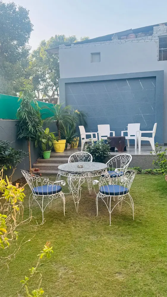Lawn with garden seating at Prembasant Homestay, Rishikesh