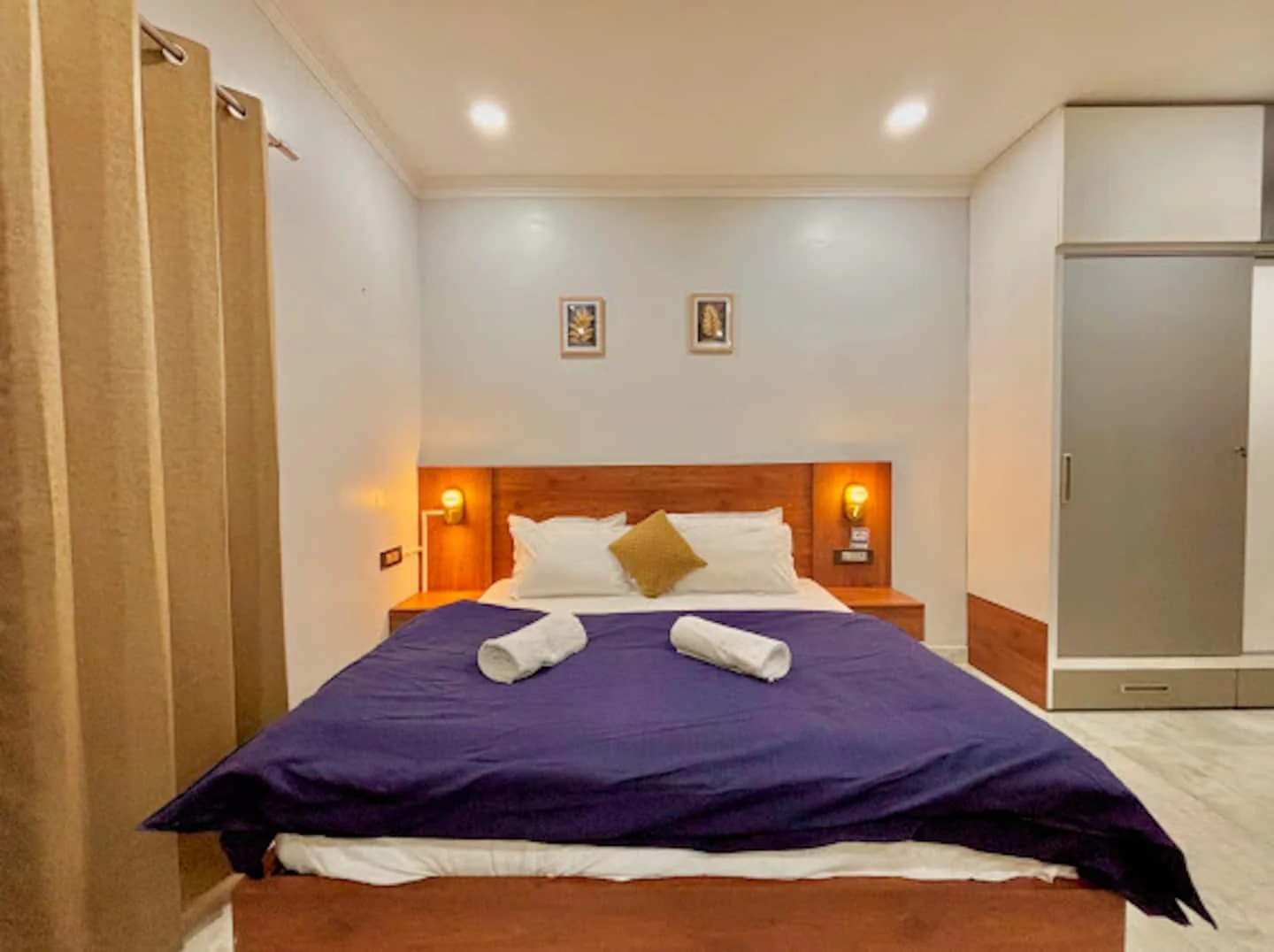 Bedroom with double bed and bedside lamps at Prembasant Homestay, Rishikesh