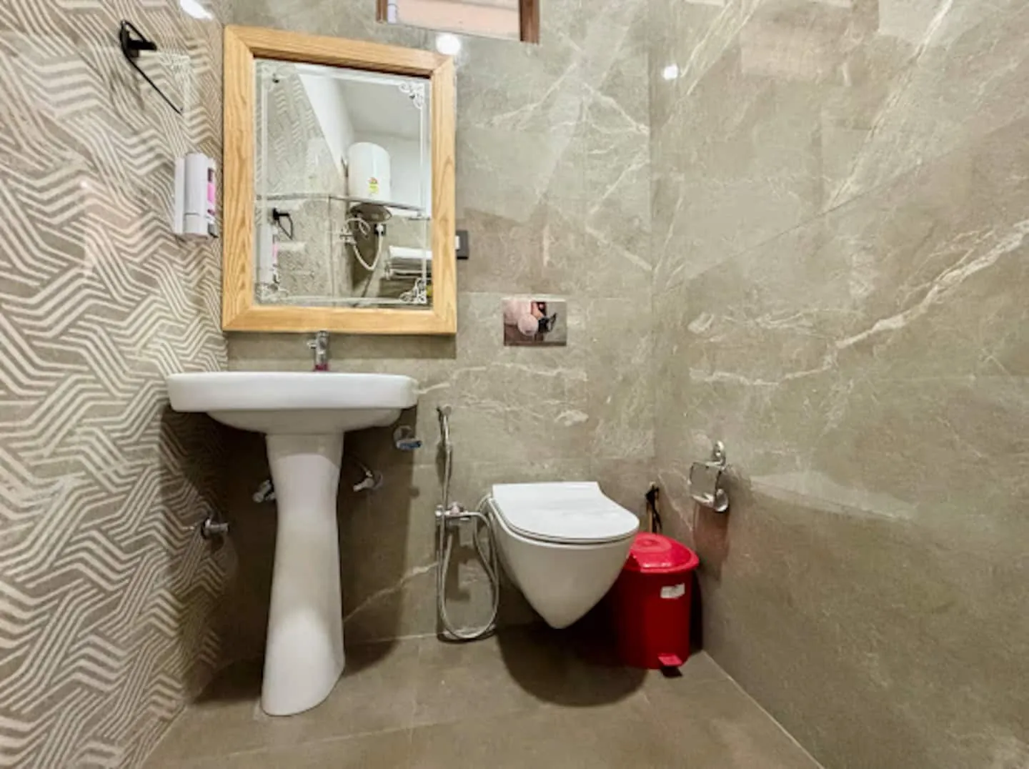 Bathroom with washbasin and mirror at Prembasant Homestay, Rishikesh