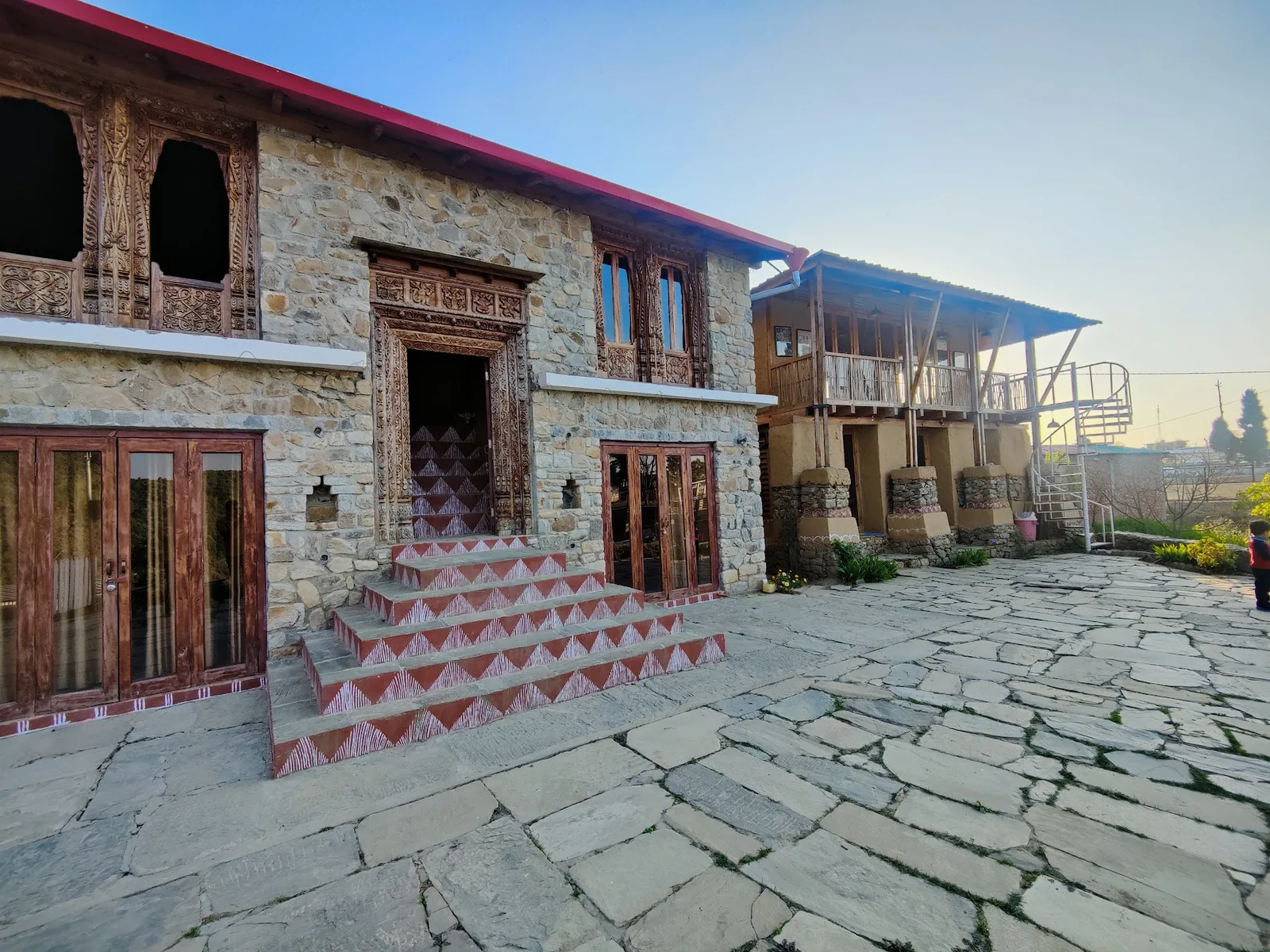 Basa Stay seen from the approach road at Khirsu, Pauri Garhwal