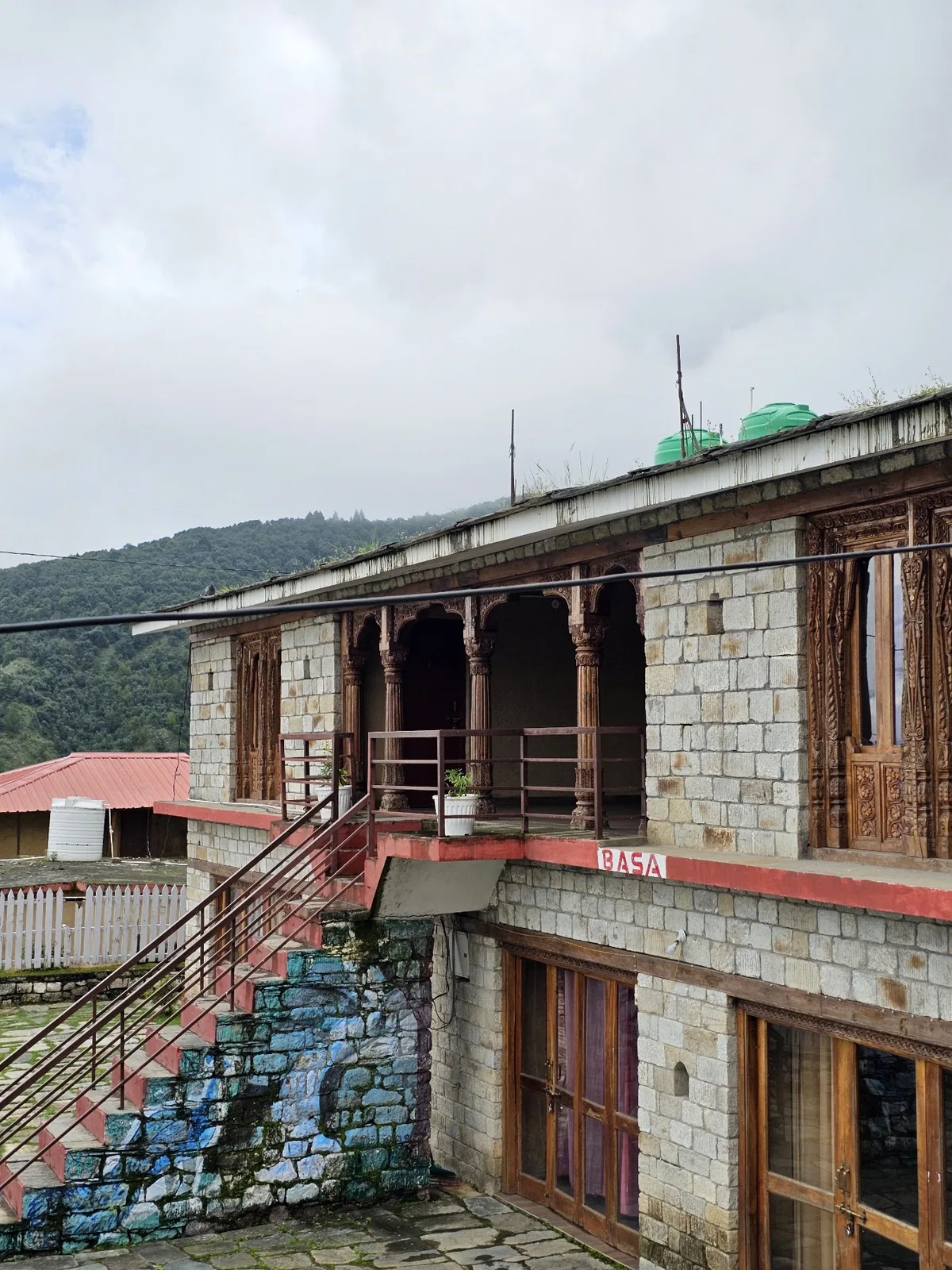 The full front elevation of Basa Stay at Khirsu