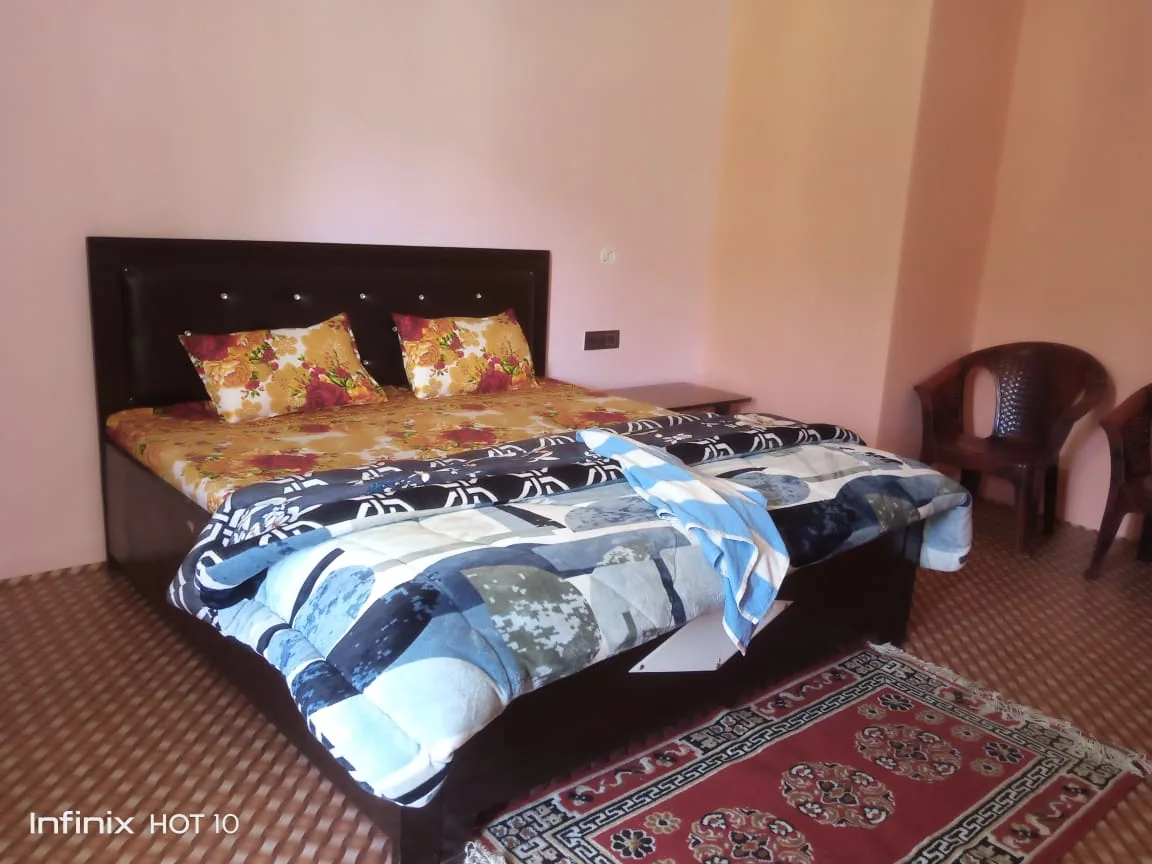 Twin bed room at Ghughuti Homestay near Mukteshwar