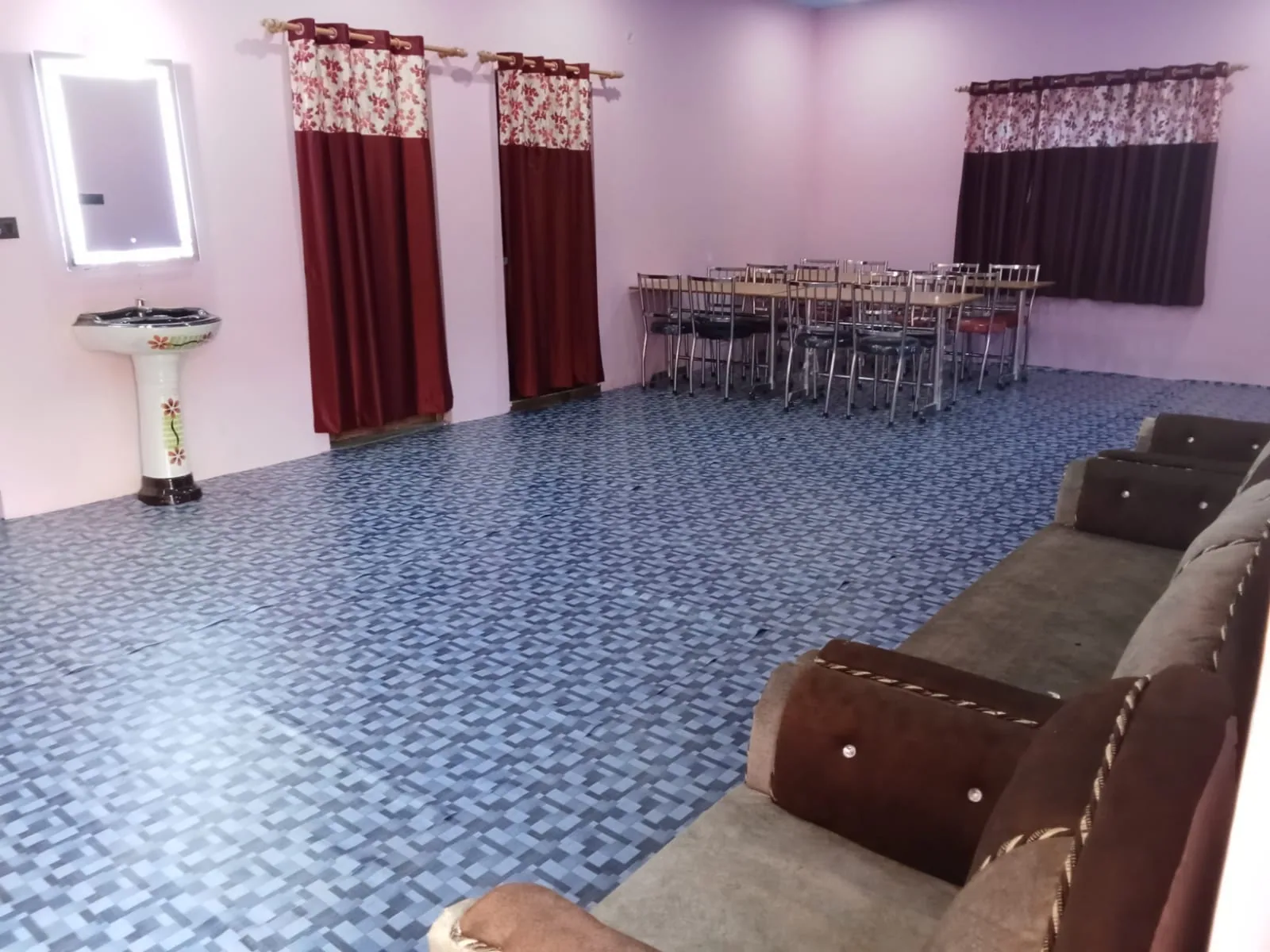 Dining and common room at Ghughuti Homestay, Sunkiya