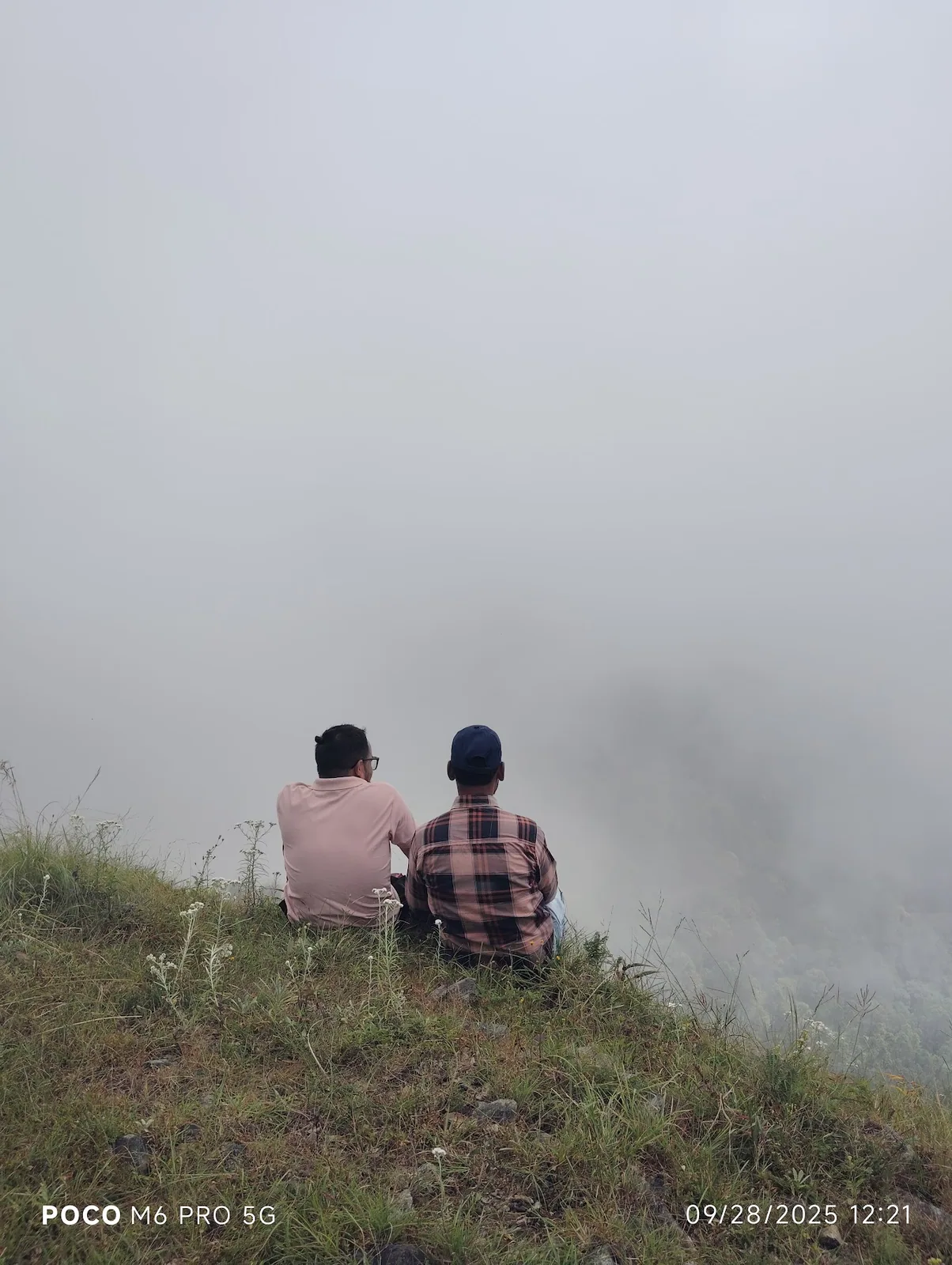Mist rolling over the hills at Ghughuti Homestay, Sunkiya