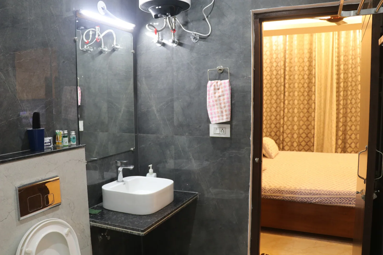 Bathroom at Little Sparrow Homestay, Bharat Vihar, Rishikesh