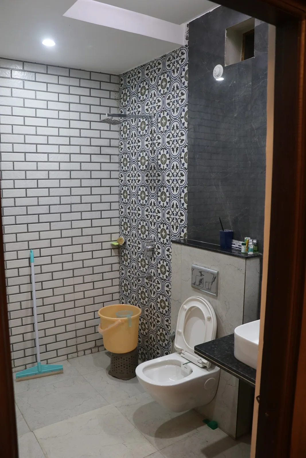 Tiled bathroom at Little Sparrow Homestay, Rishikesh