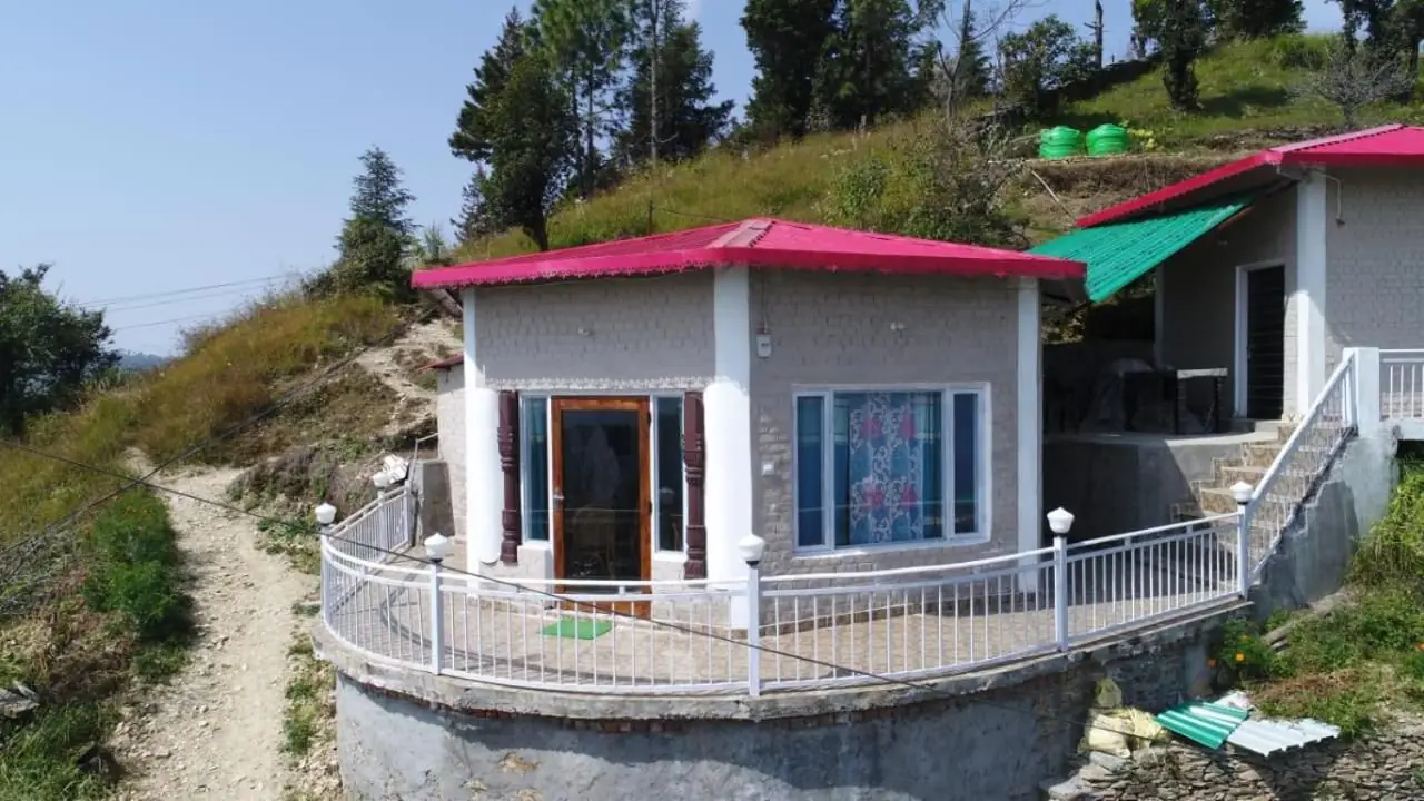 Pahadi House in Kanatal, a valley-facing cottage homestay at Chaukhal village, Tehri Garhwal