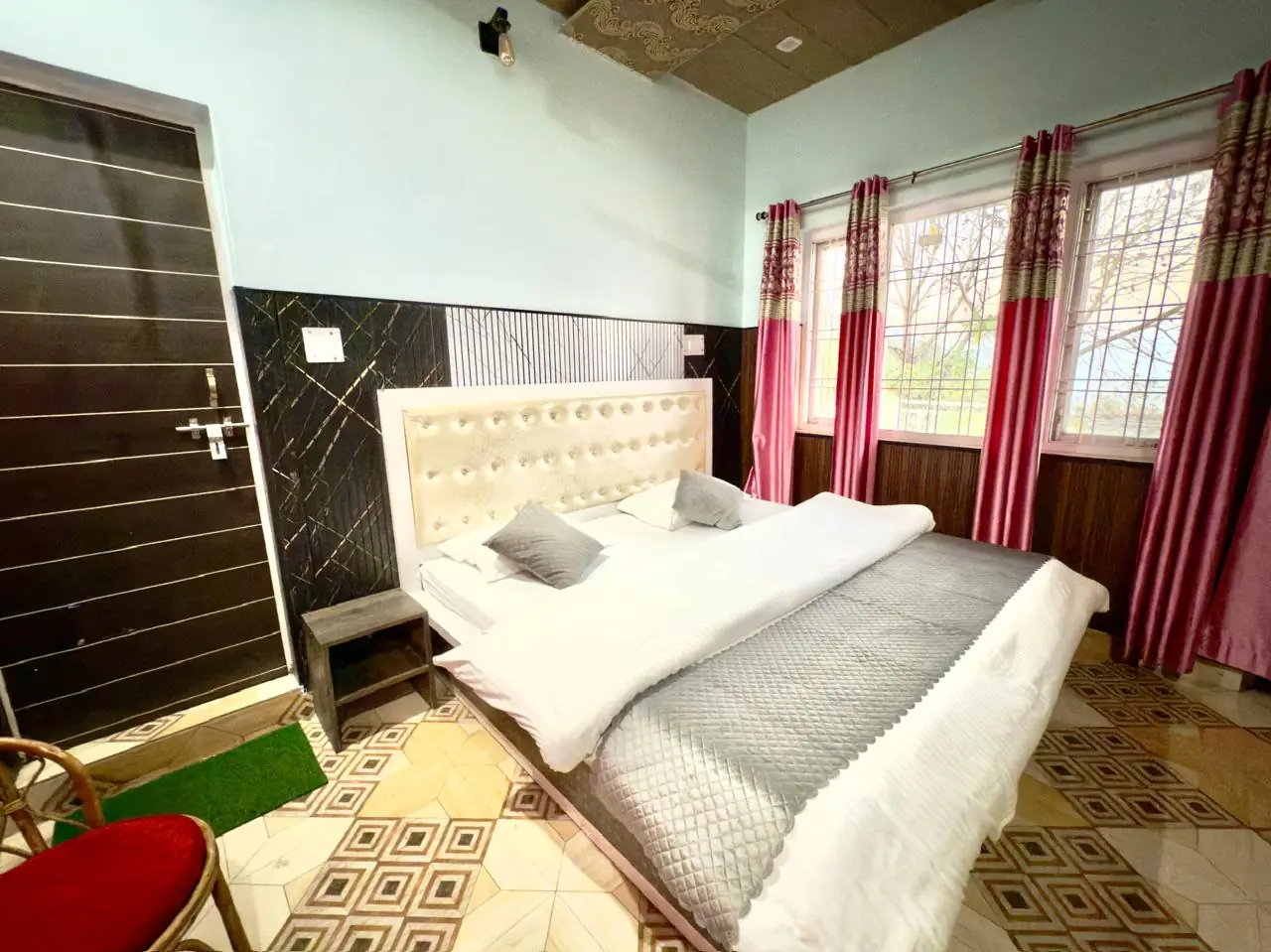 Corner room with windows on two sides