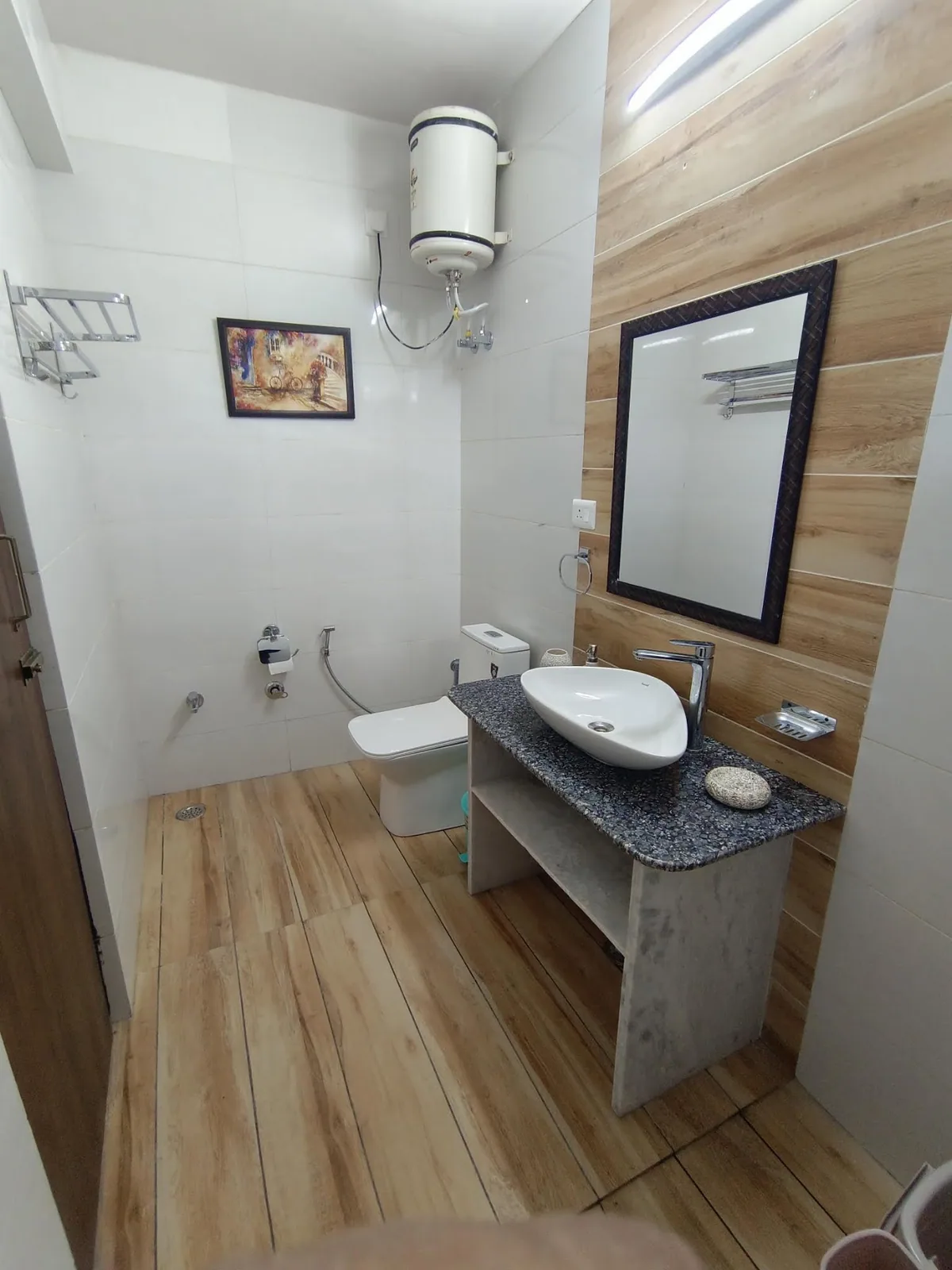 Second bathroom at WindyRidge villa, Darima, Mukteshwar
